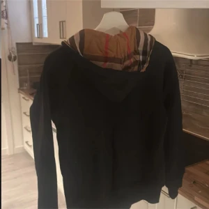 Burberry hoodie - Riktigt skön kvalité 