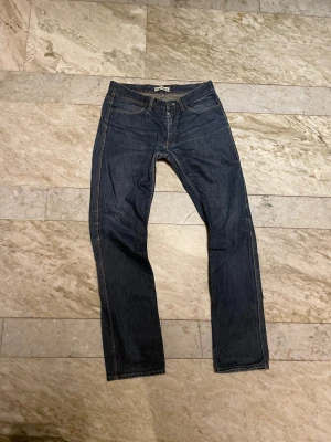 Acne jeans  - Sköna acne jeans i modellen Max raw! St 33/34! Kommer bilda sköna fades om du använder dessa! Hör av dig vid ytterligare frågor! Mvh Henry