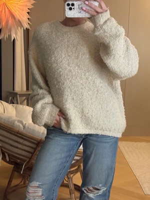 Oversized Stickad - Beige Oversized stickad tröja från Ginatricot i storlek S