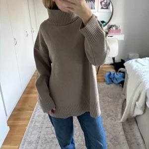 stickad tröja med polokrage - snygg oversized tjocktröja💕inga defekter