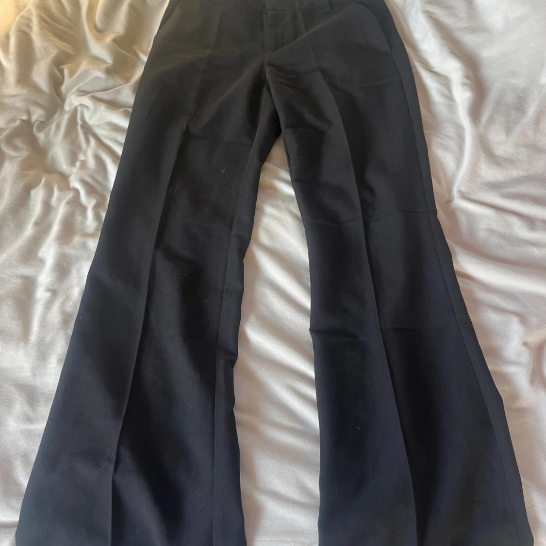 Svarta bootcut kostymbyxor