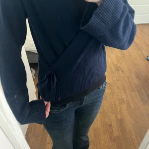 Gina tröja - Mörkblå Gina tröja i bra skick. Pris kan diskuteras!💕