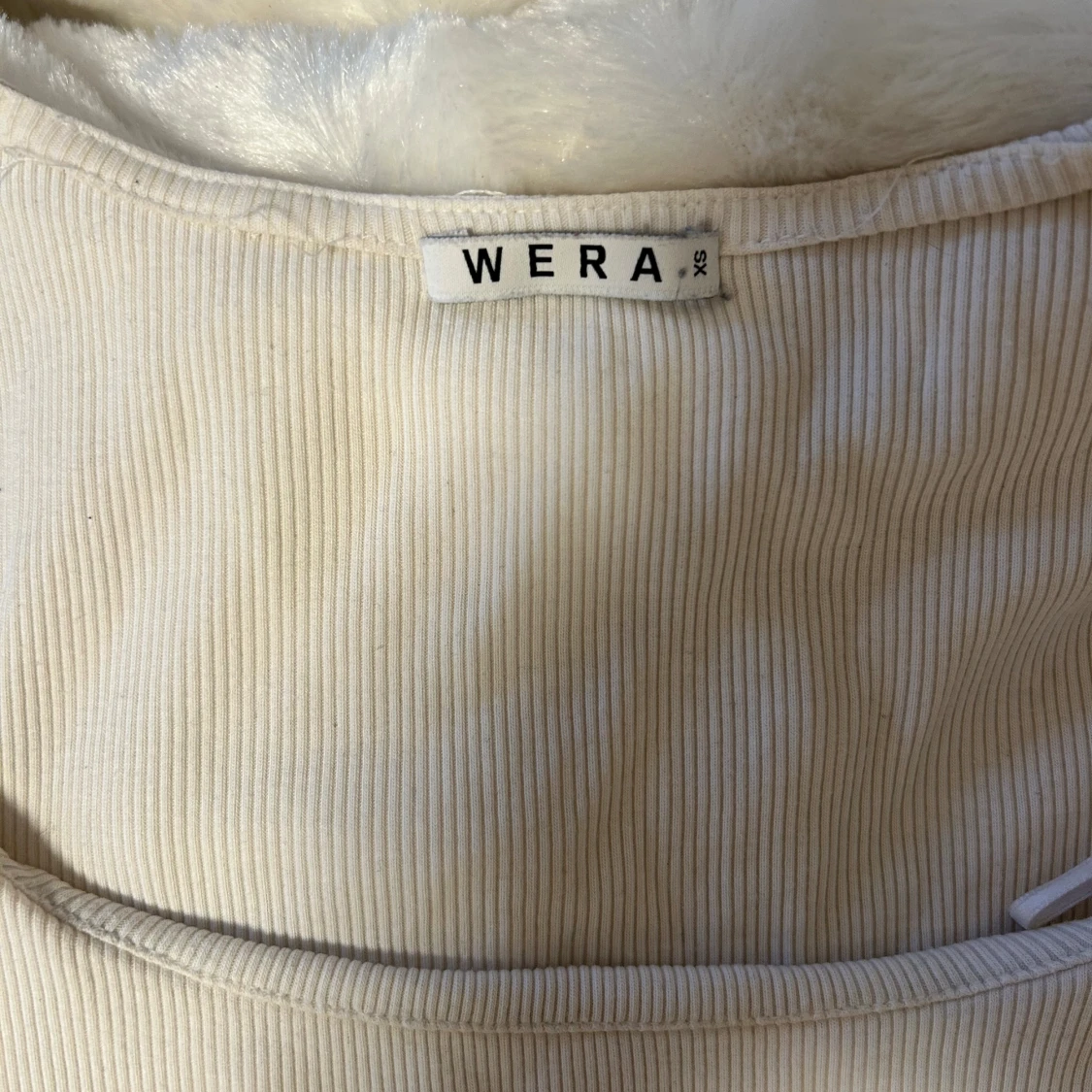 Ribbad vit topp från Wera - 3