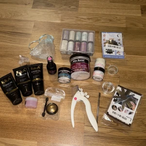 Naglar grejer - Säljer naglar produkter som jag inte längre använder eller aldrig använt, säljer allt för 400kr om du vill ha något specifikt skriv innan och så diskuterar vi priset