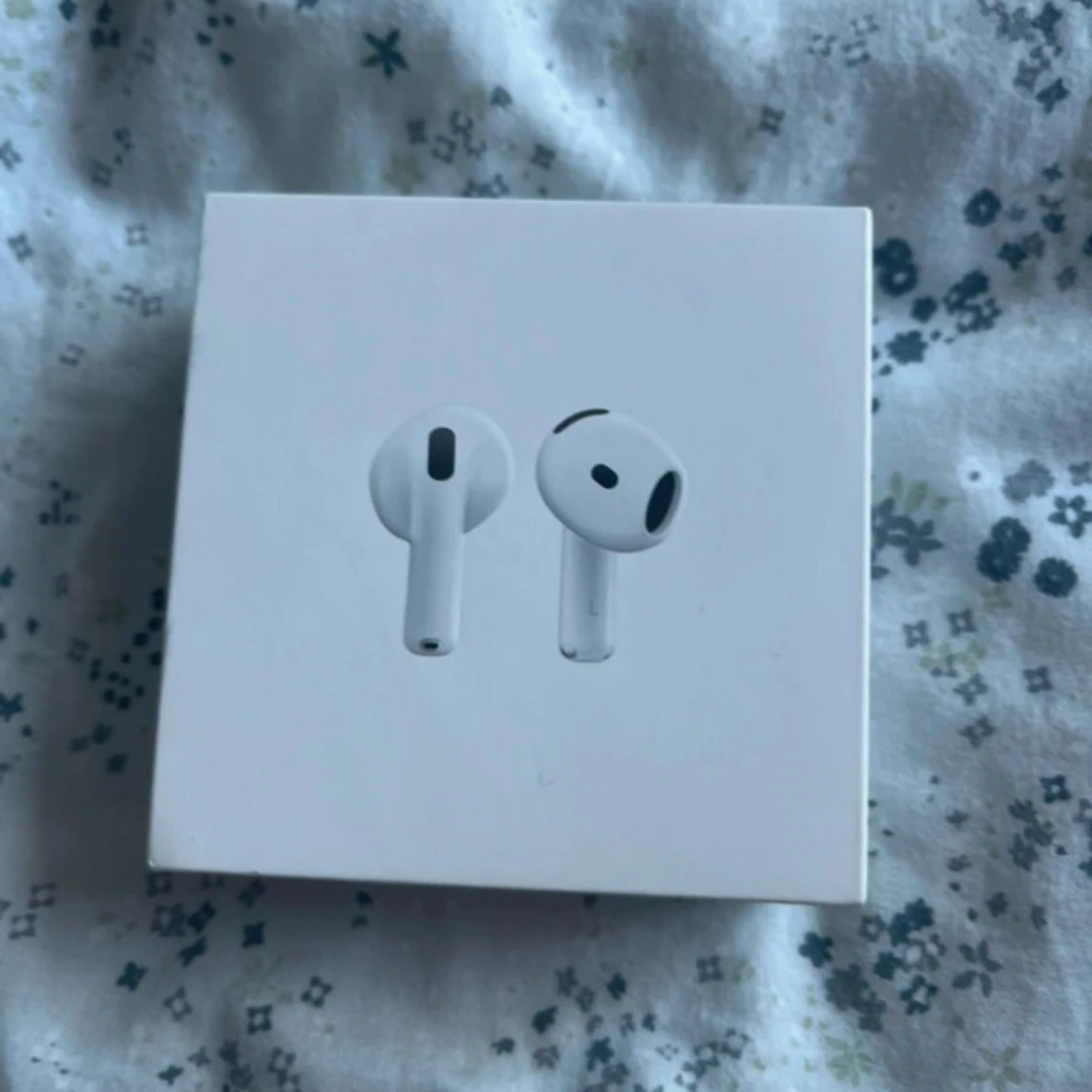 AirPods 4 - 1