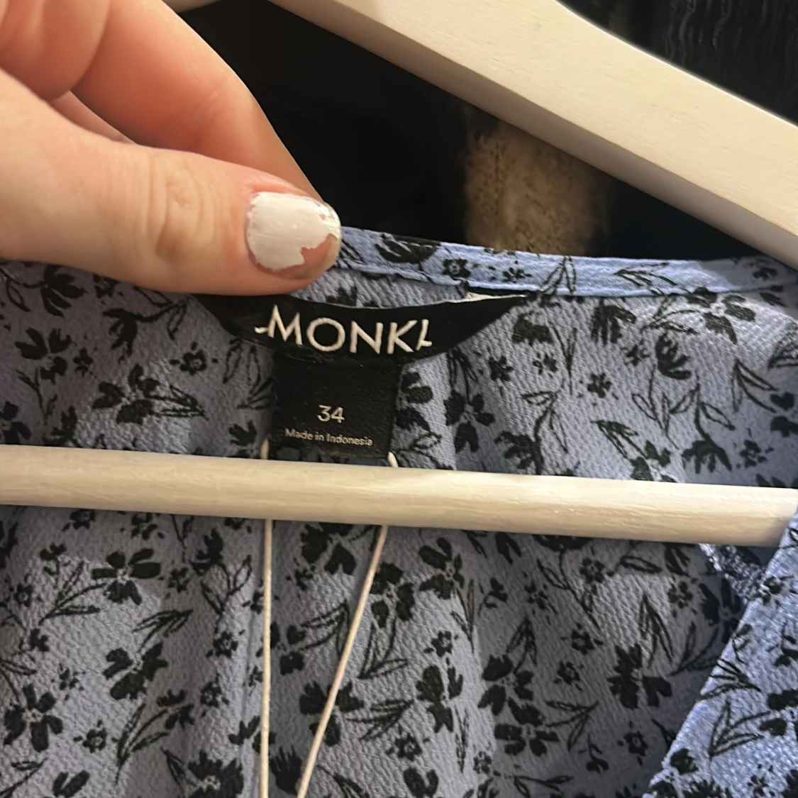 Blommig blå långklänning från Monki - 2