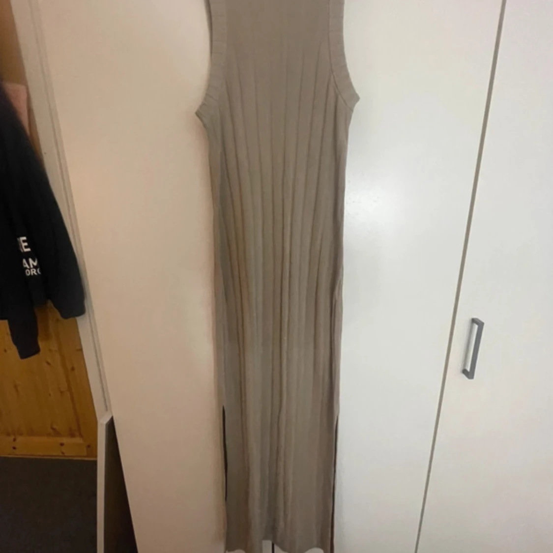 Beige ribbad långklänning H&M XS