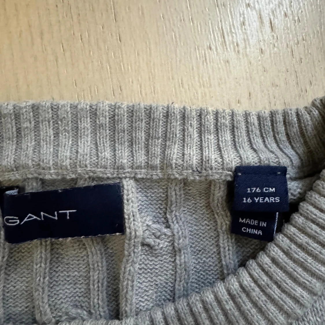 Grå stickad tröja från GANT - 3