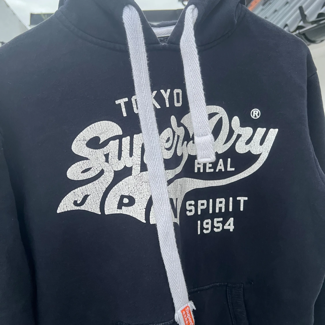 Svart Superdry hoodie med vit logga - 2
