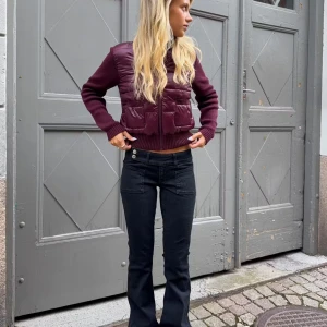 low waist jeans - säljer de här slutsålda jätte snygga jeansen😊