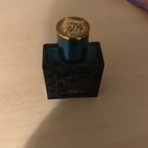 Versace Eau de Toilette herr 20 ml - Versace Eros edt. Använd lite är ungefär 20 ml kvar. 
