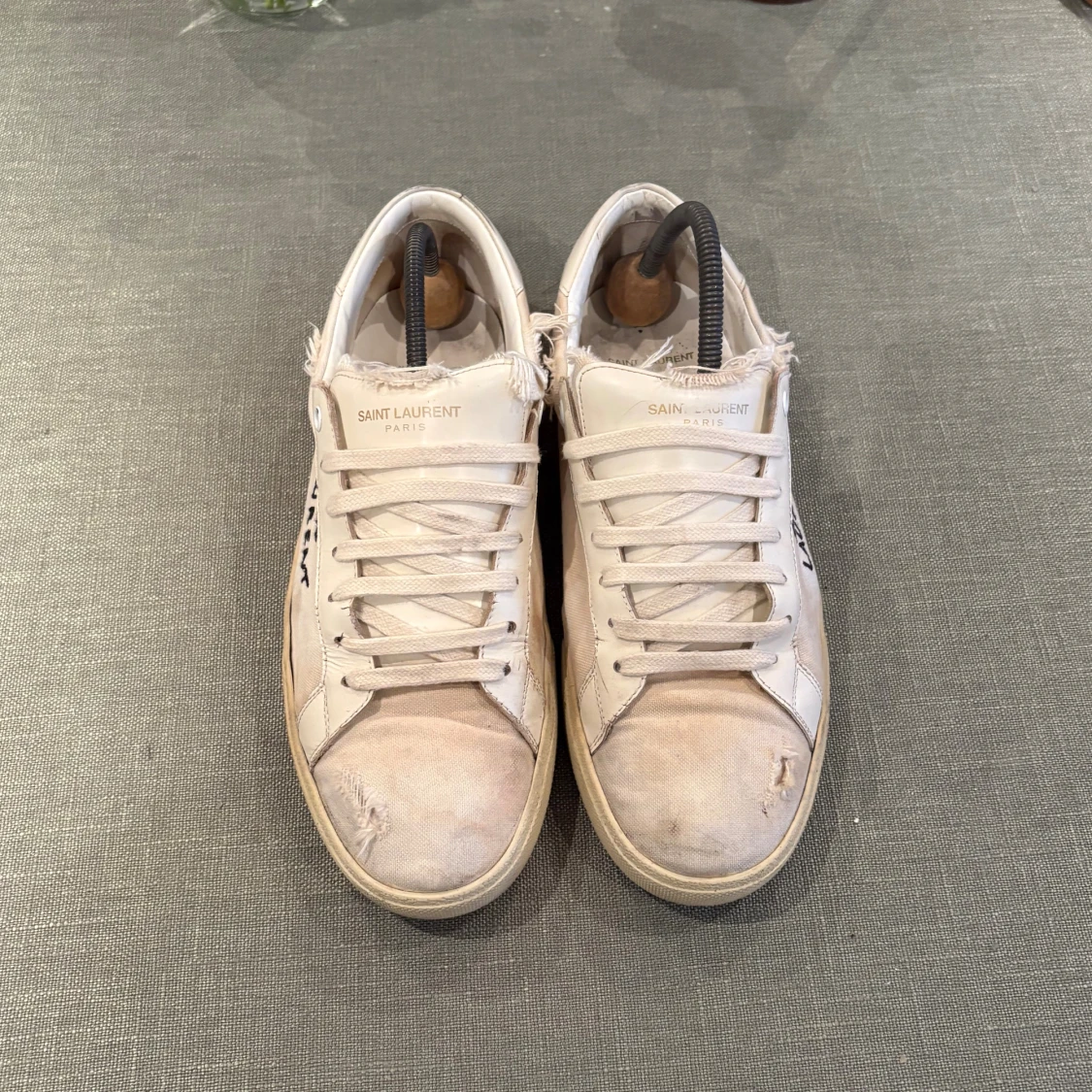 Saint Laurent sneakers med råa detaljer - 1
