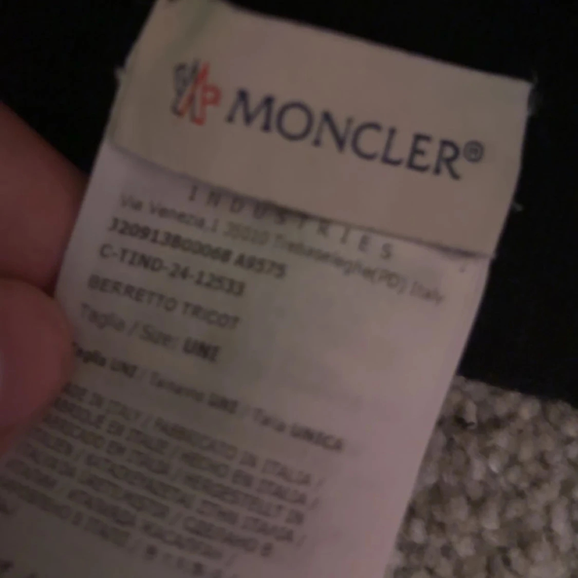 Svart Moncler mössa med ränder - 2
