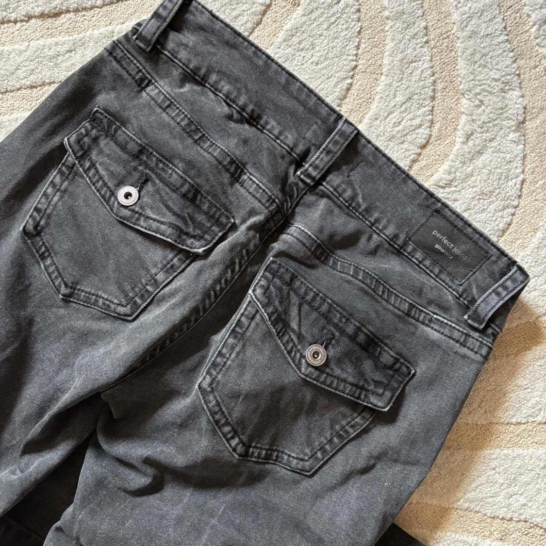 Utsvängda jeans GinaTricot