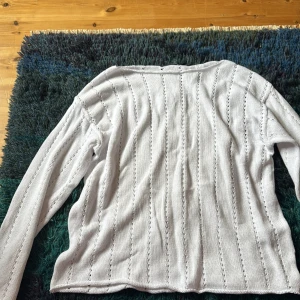 Super snygg tröja till sommaren - Säljer denna så sugga tröjan till ha på sommar kvällar från lager 157