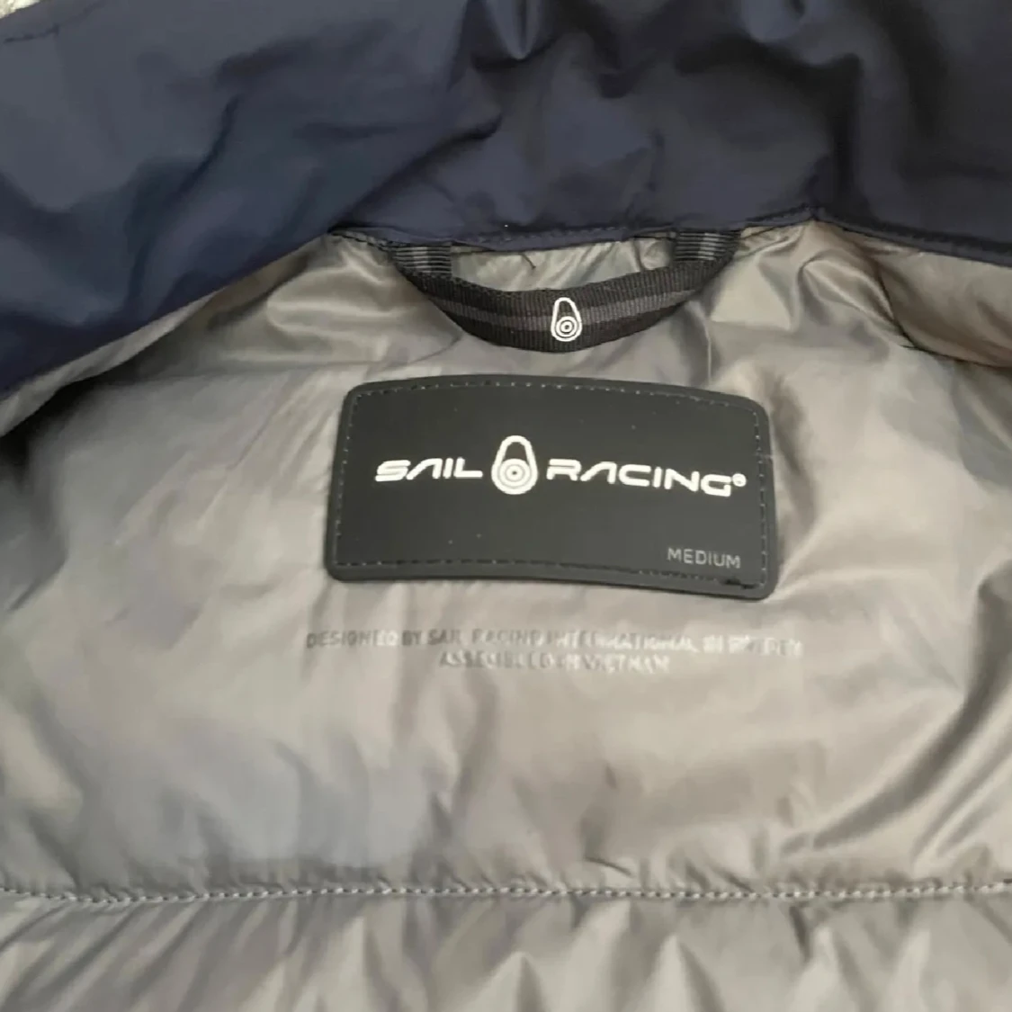 Mörkblå dunjacka från Sail Racing - 3