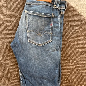 Replay Anbass jeans blå - Snygga blå Replay Anbass Denim jeans med stämpel aged 1 year i storleken w31 L32 