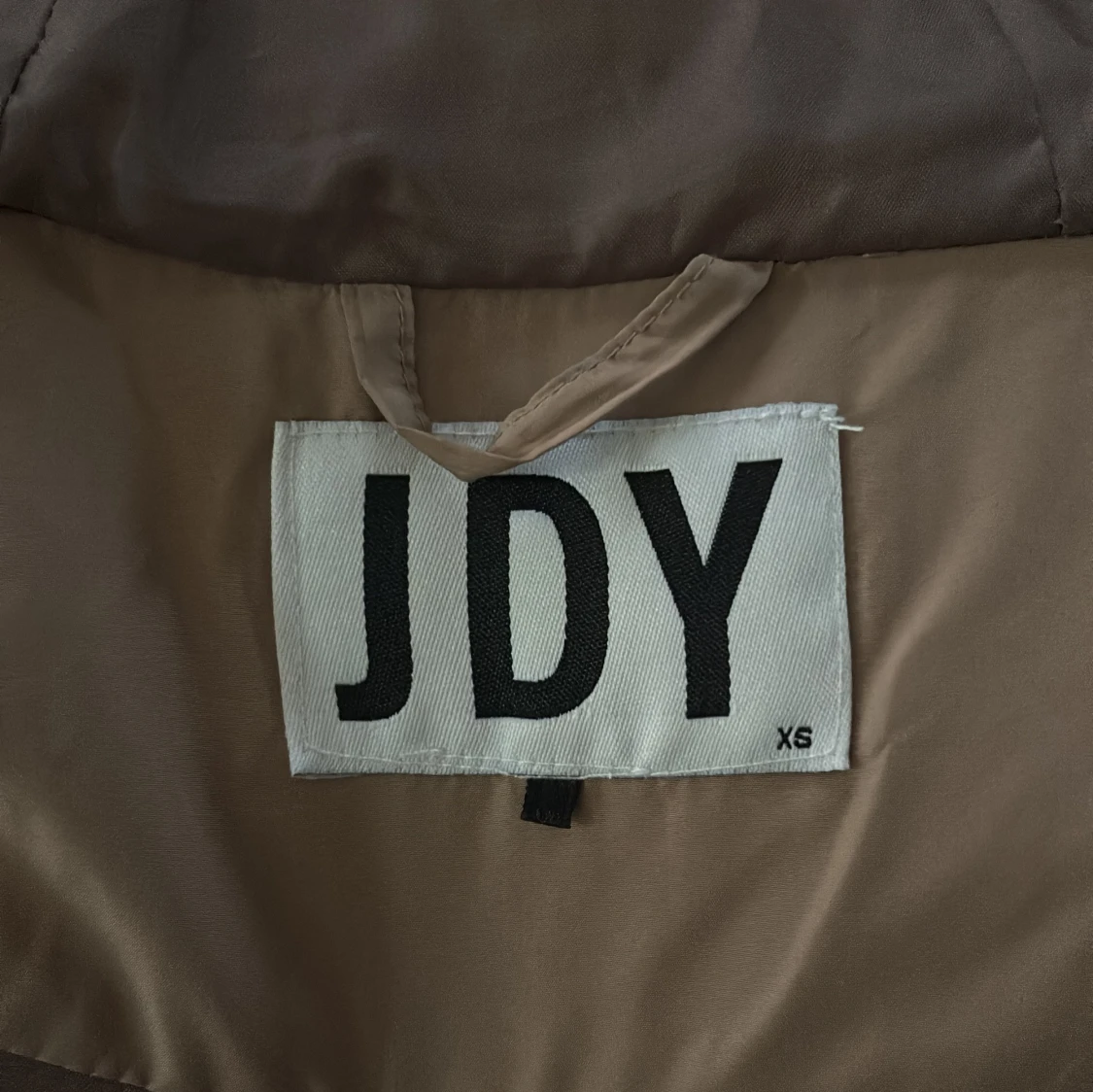 Beige pufferjacka från JDY med huva - 3