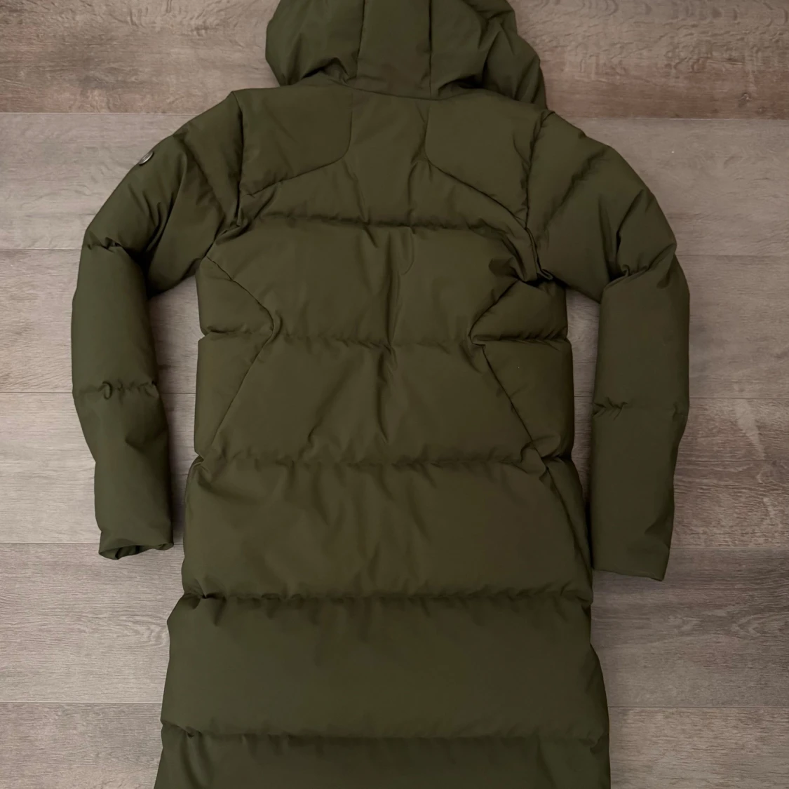 Olivgrön lång dunjacka Sail Racing - 1