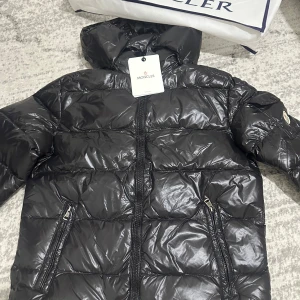 Moncler Maya  - Helt ny finns olika storlekar!