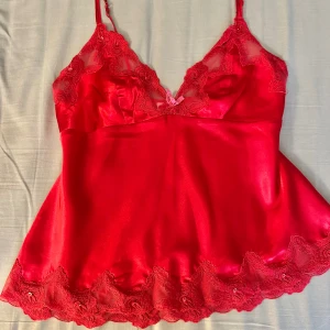 Lace cami top  - Please make sure to buy your size 