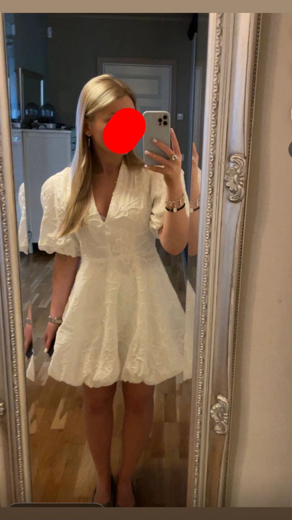 Vit studentklänning