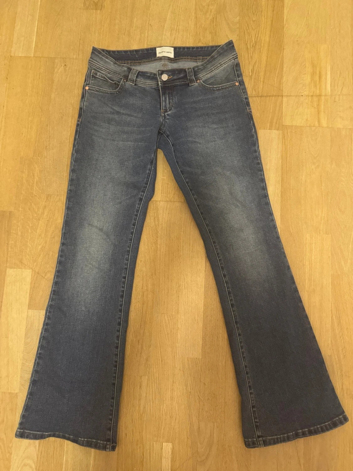 Low waist flare jeans