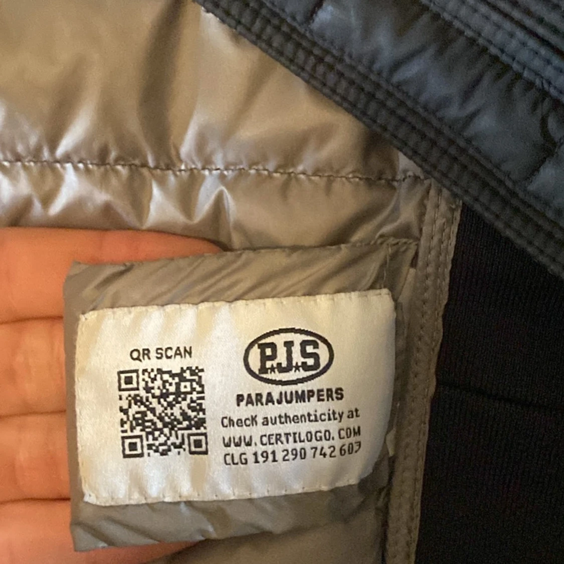 Svart dunväst från Parajumpers - 2