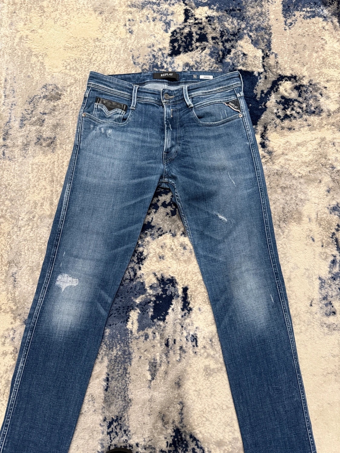 Blå Replay jeans med slitningar