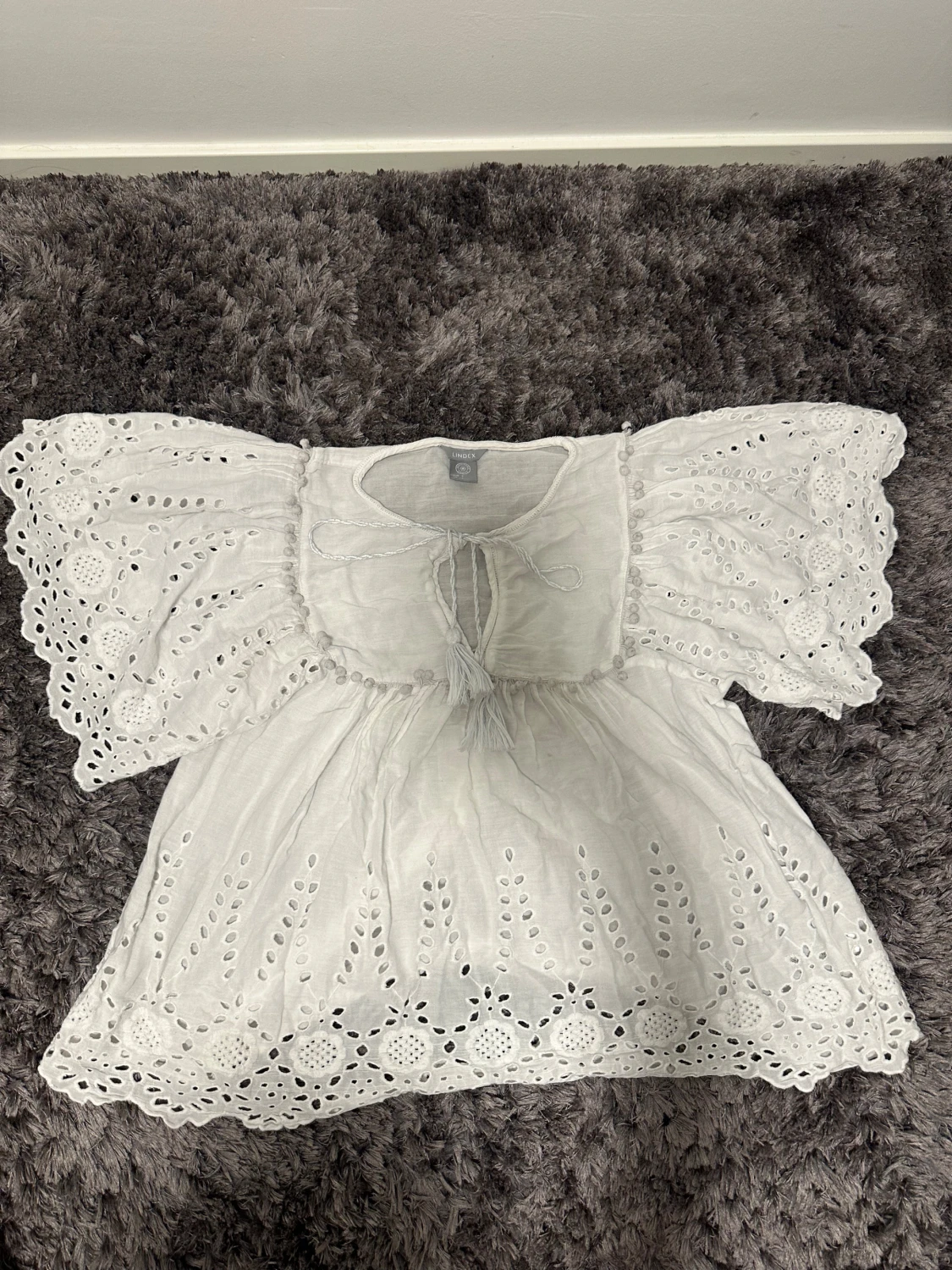 Vit broderad blus från Lindex