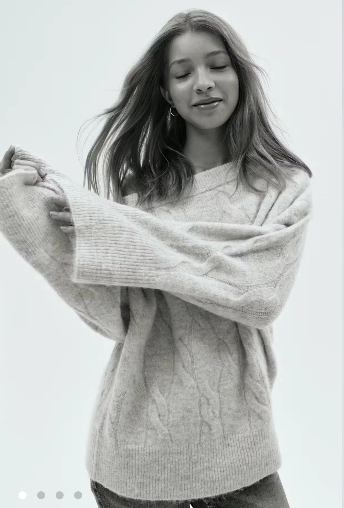 Beige stickad offshoulder tröja - 2