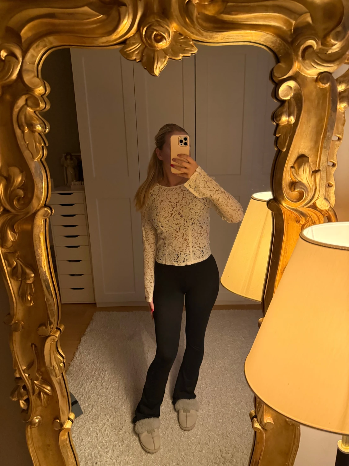 Vit spetstopp från Ginatricot 