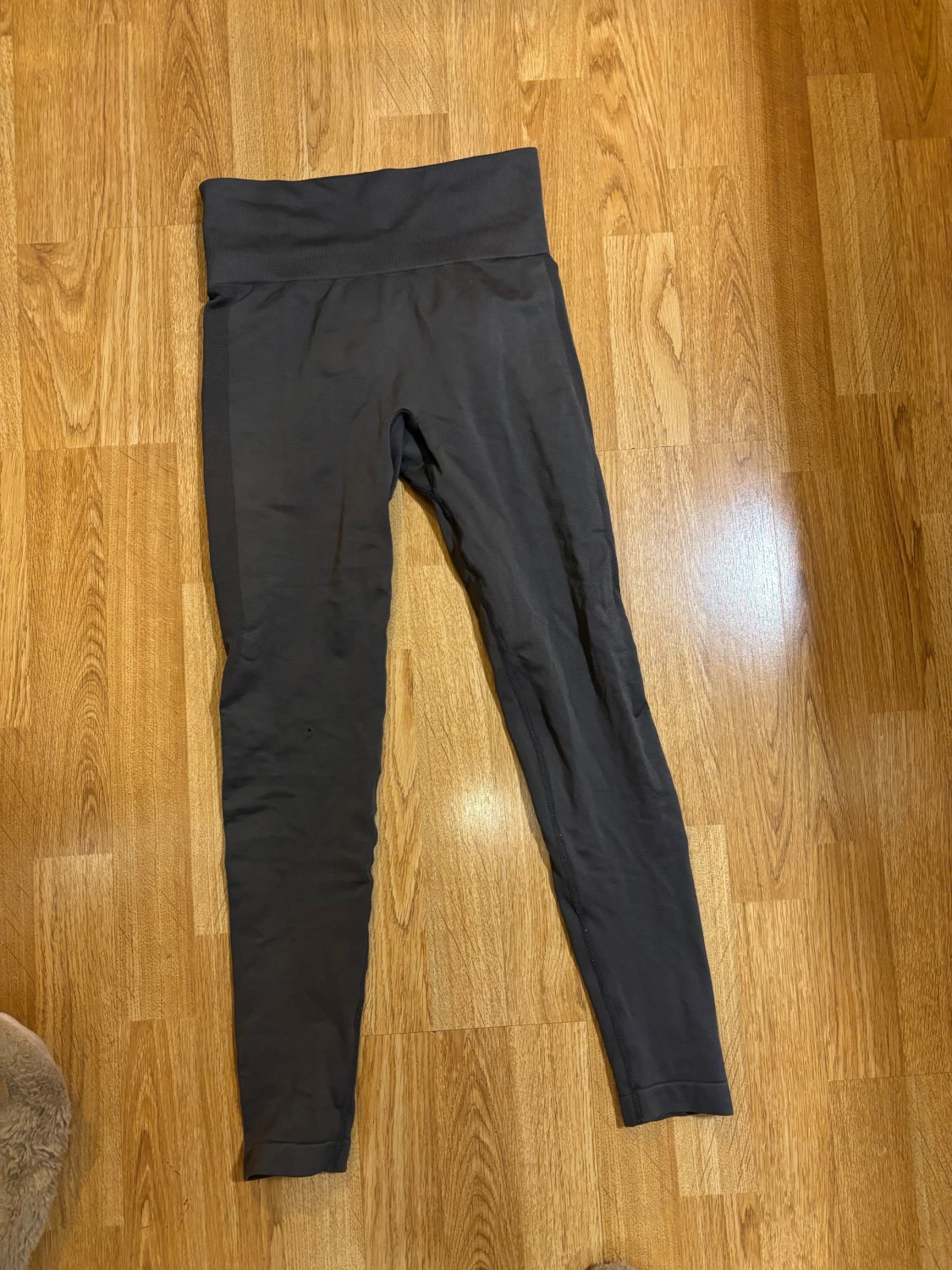 Träningstights med scrunch storlek S