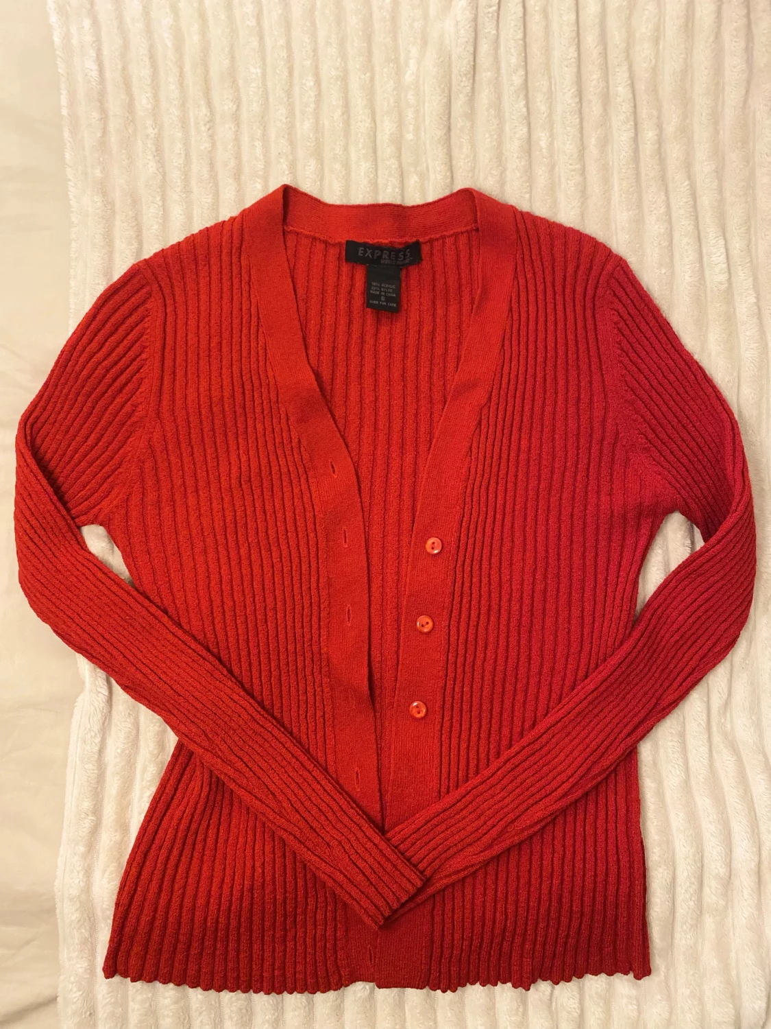 Röd ribbad kofta från Express