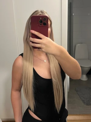 Löshår  - Blont löshår från shein som man fäster med en lina mitt på huvudet och två klämmor ❤️ passar dem flesta blonda nyanserna! Lätt att använda. 