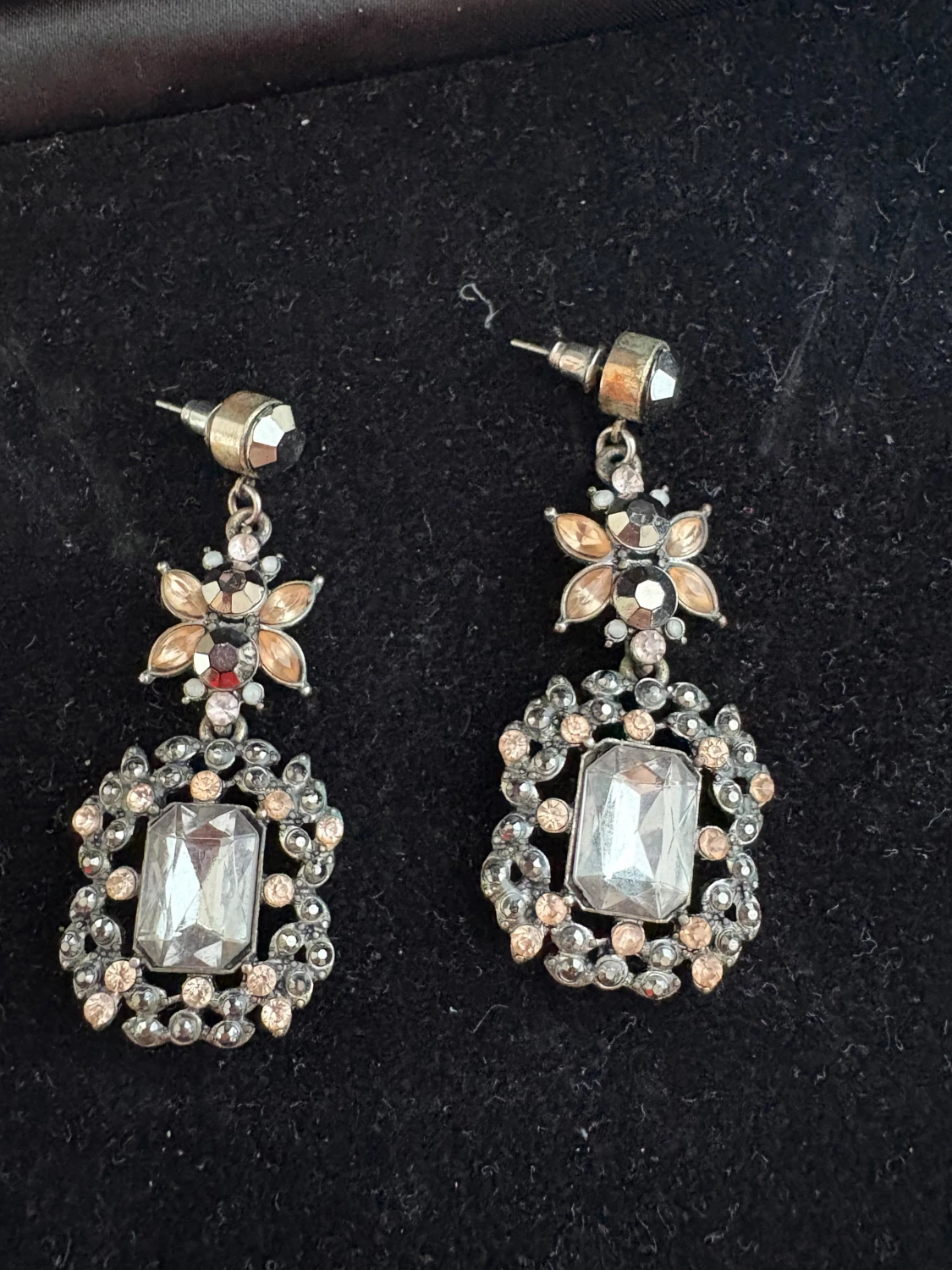 Glittriga örhängen med stenar - 2