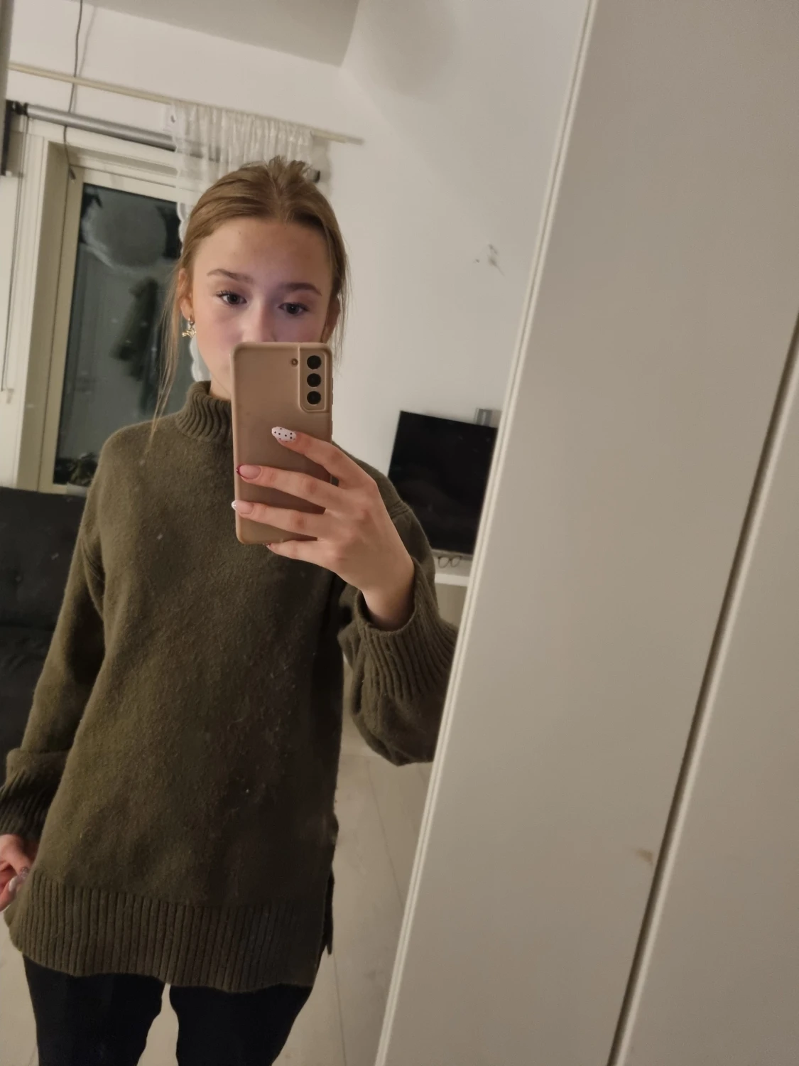 Olivgrön stickad polotröja