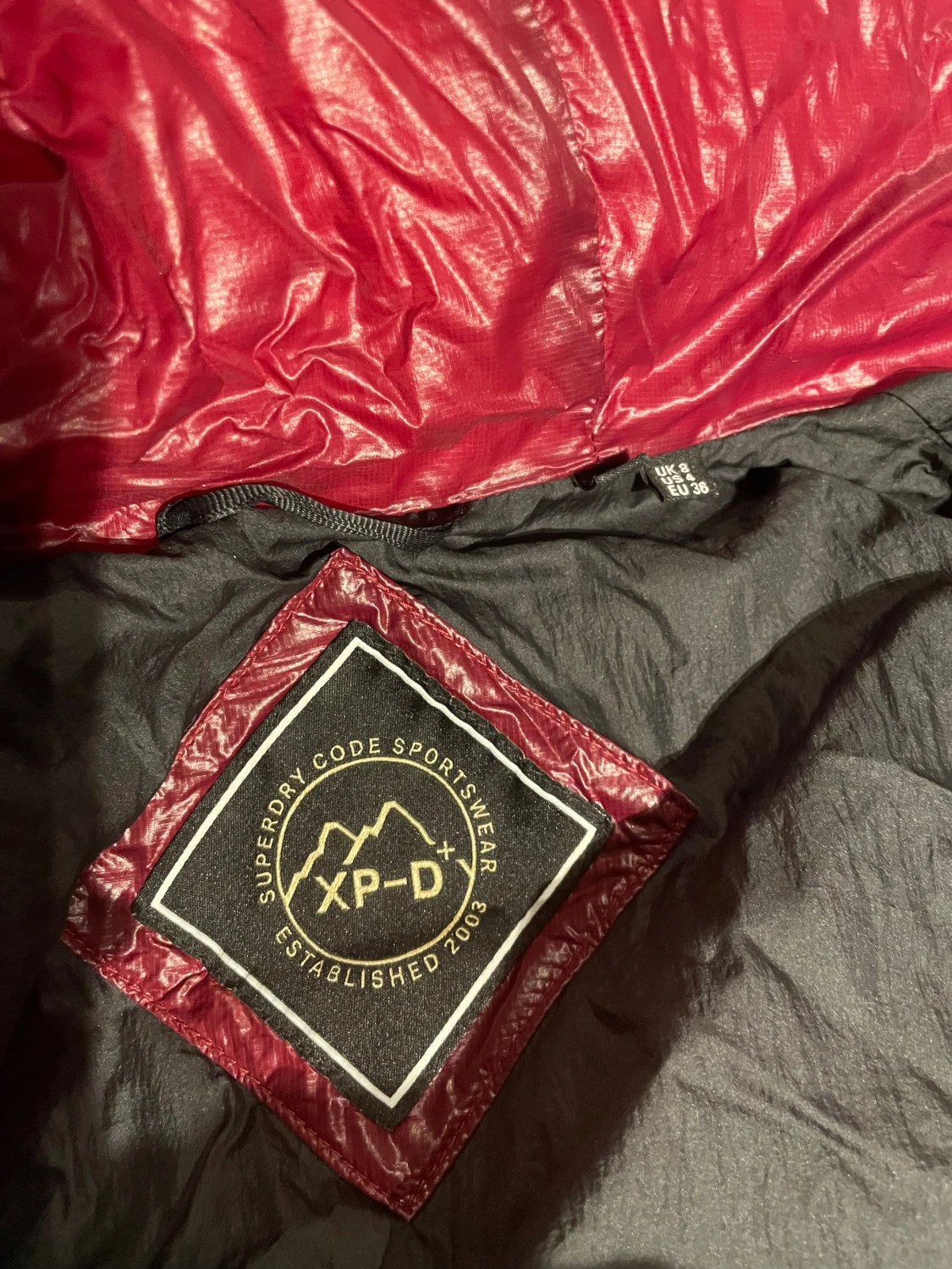 Röd pufferjacka från Superdry  - 3