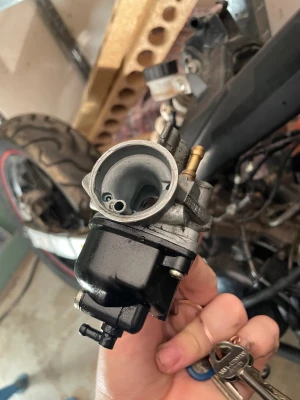 Rieju mrt 2015 förggasare 50cc behöver bara en ny skruv  - Fin rengjord förgg 