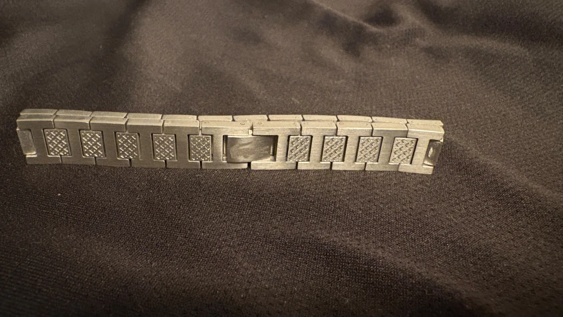 Silvrigt lacoste armband