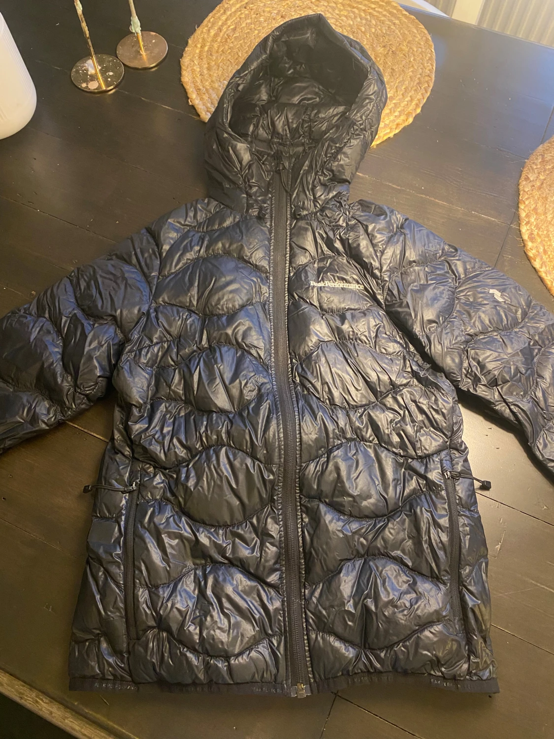 Svart dunjacka Peak Performance XS