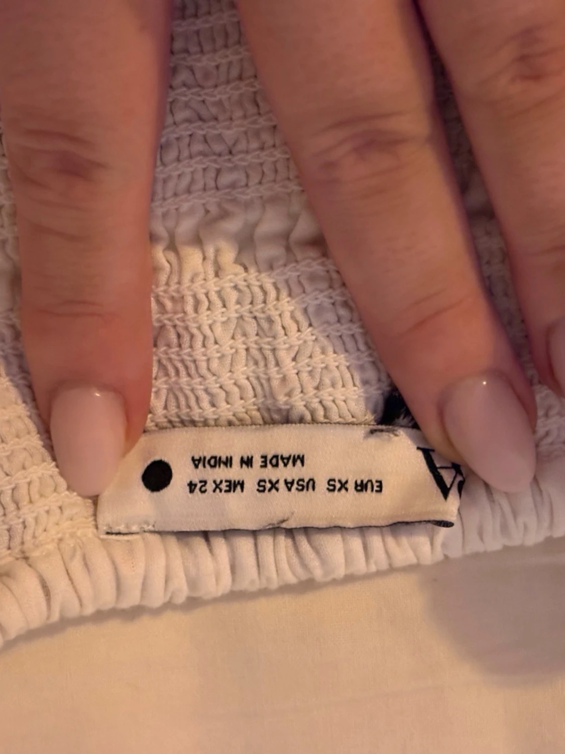 Vit broderad kortkjol från Zara - 2