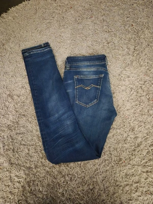 Replay jeans  - Säljer nu mina replay jeans