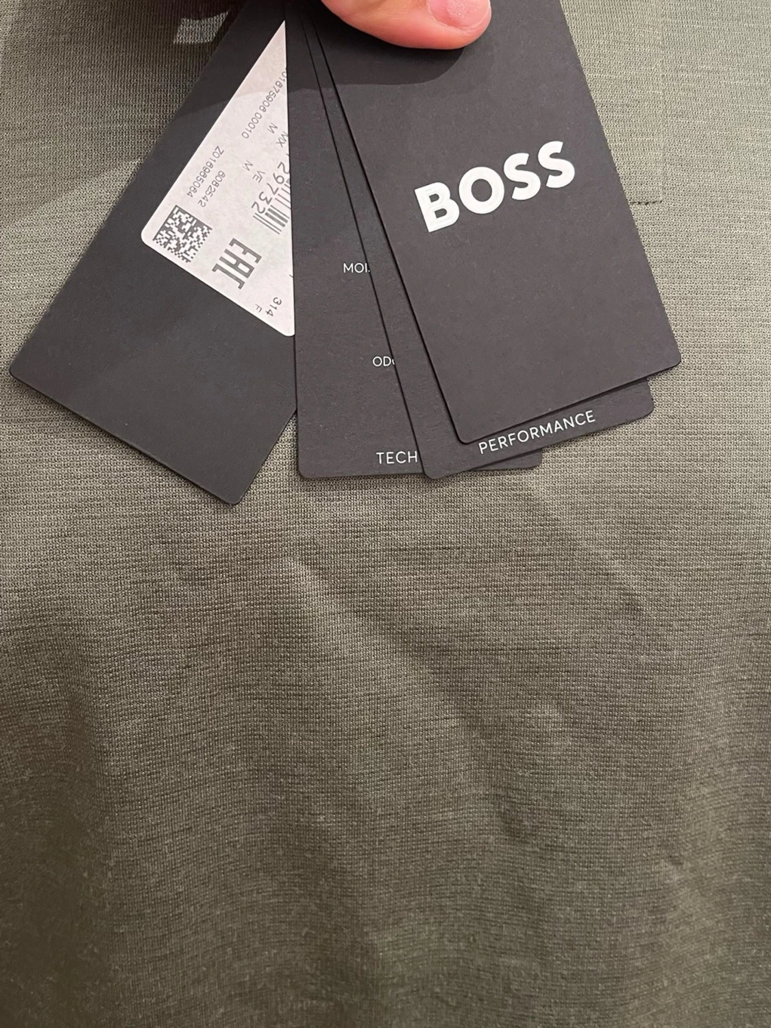 Grön t-shirt från BOSS, storlek M - 3