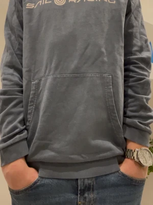 Sail racing tröja - Jag säljer min blåa Sail racing tröja!💪Skicket är i bra skick. Storleken är 176 men passar också S i storlek. Skriv vid några som helst funderingar!🙌