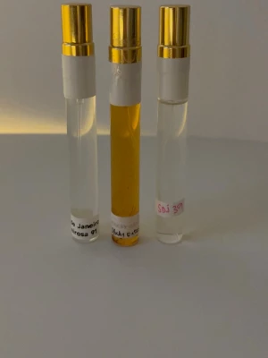 Tre parfymprover med guldkork -  Sol de Janeiro Cheirosa 91 10 ml - 2 spray,  SDJ 39 9 ml och sticky dates 8,5 ml