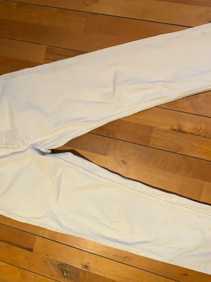 Vita jeans - Vita jeans från new yorker i jättebra skick och jättebra kvalitet, storlek 31/32, skriv vid mer frågor