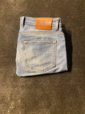 Replay jeans  - Säljer ett par replay jeans i storlek w29 l32 dom är i ett bra scick priset kan diskuteras skriv vid frågor 👏👏👏👏