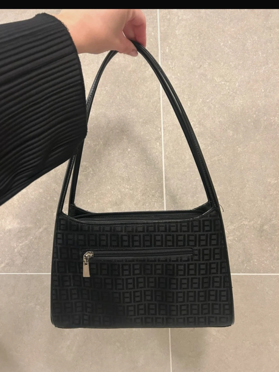 Svart axelväska från Fendi - 1