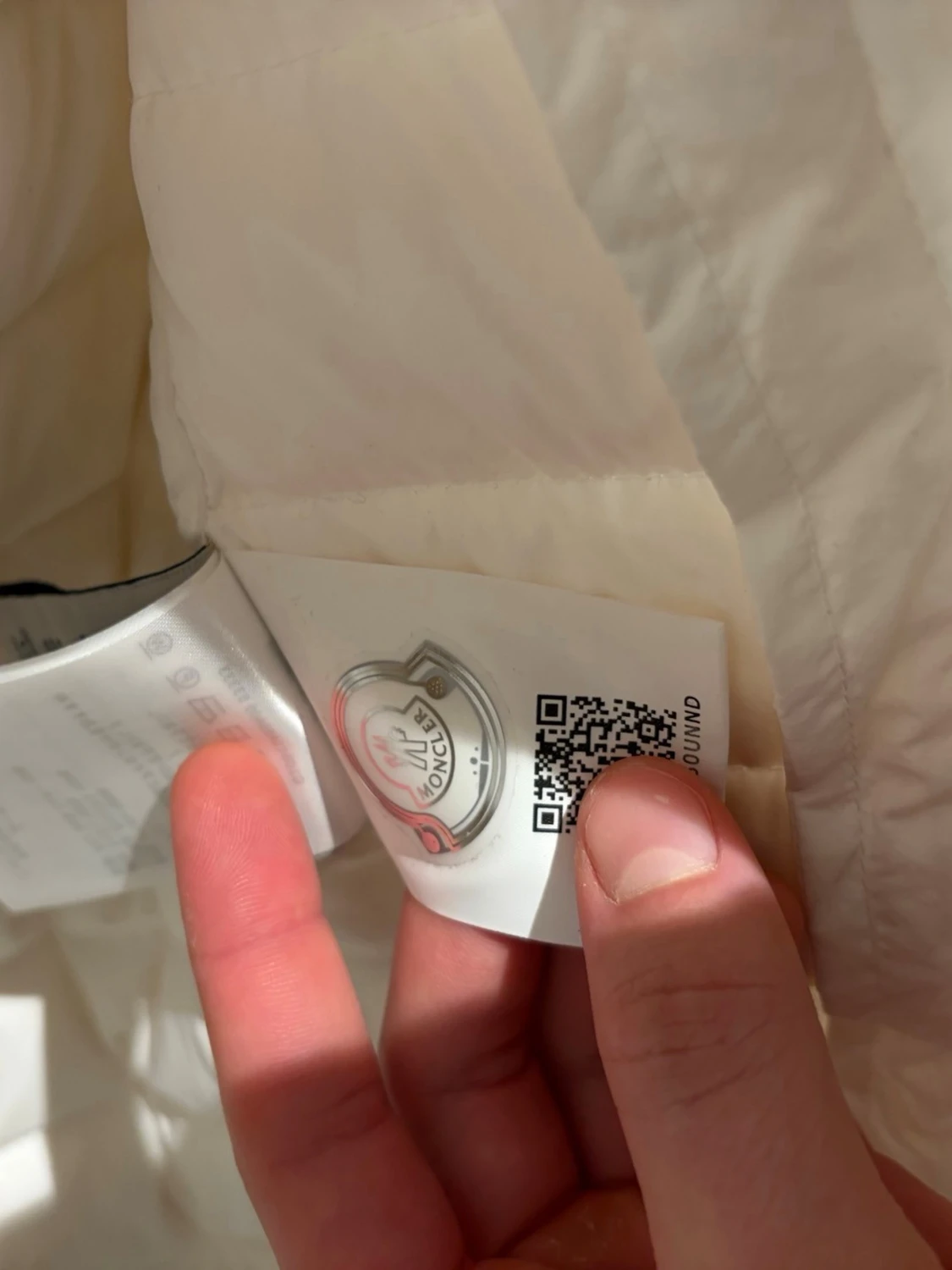 Vit Moncler pufferjacka med huva - 2